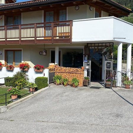 דירות Terzolas Mansarda Con Giardino Val Di Sole Trentino מראה חיצוני תמונה
