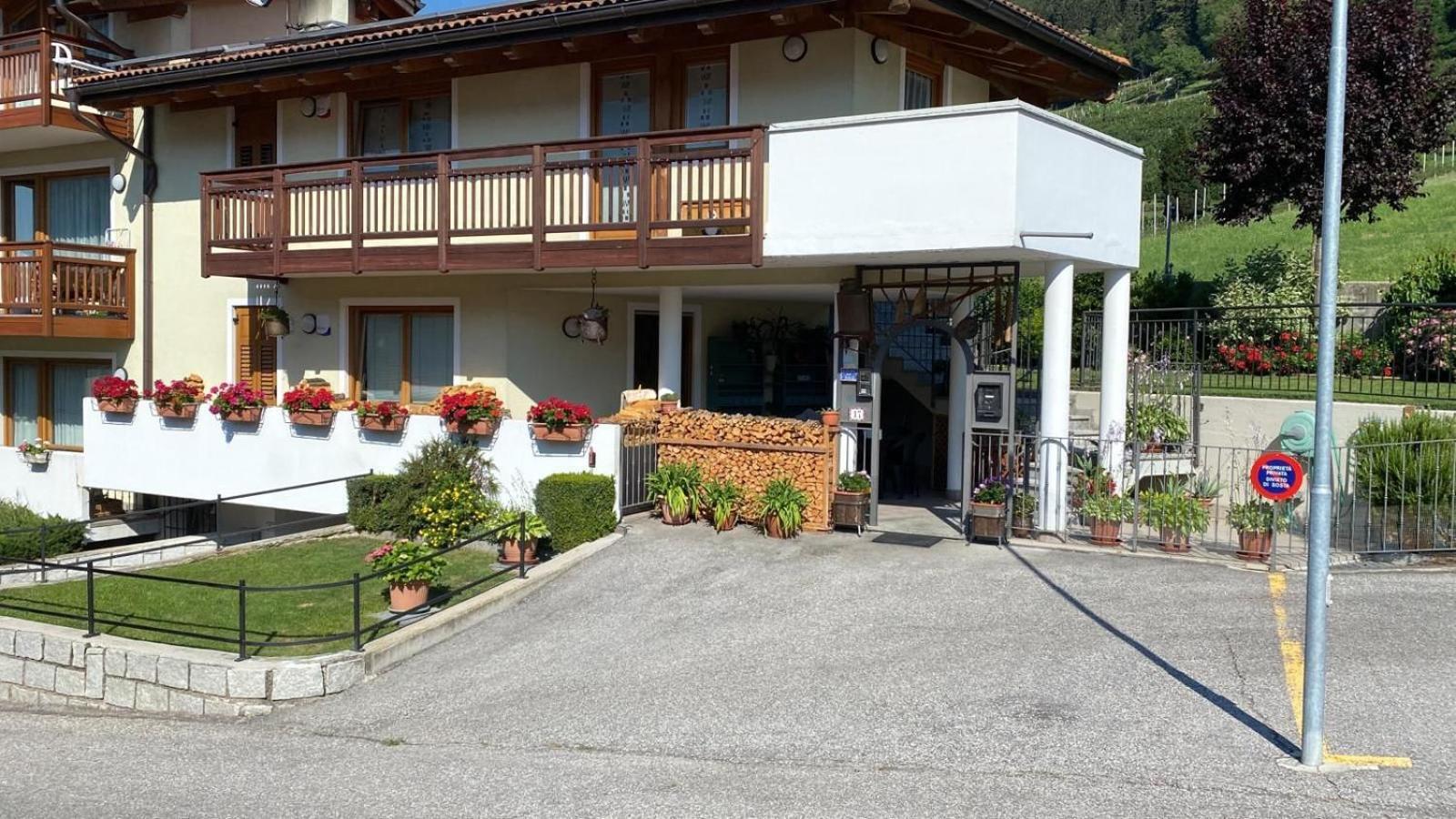 דירות Terzolas Mansarda Con Giardino Val Di Sole Trentino מראה חיצוני תמונה